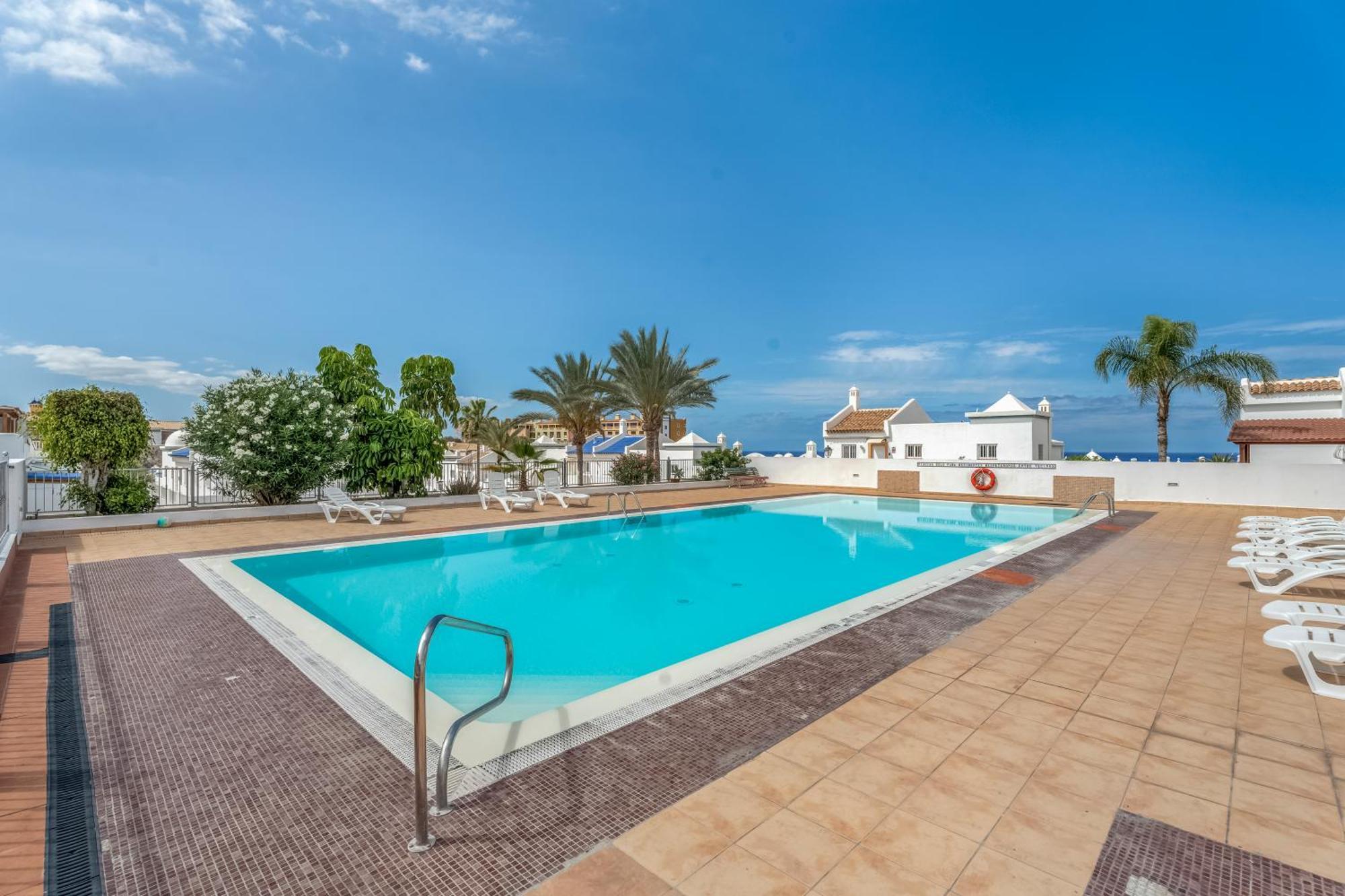 Beautifull Residencial Albatros By Paramount Holidays Адехе Екстериор снимка